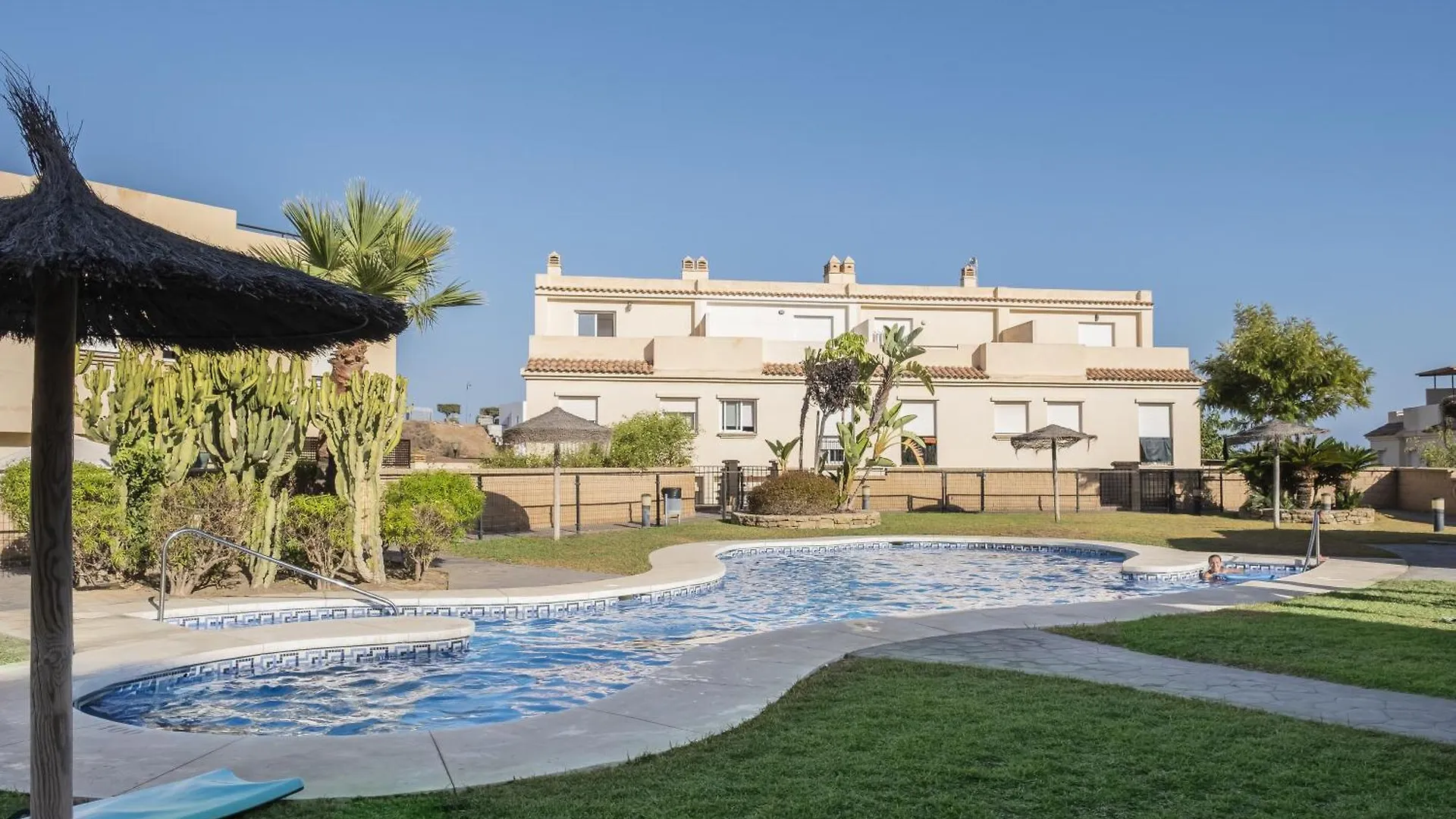 Casa Vino Mio Piscina Padel Y Gym contacts